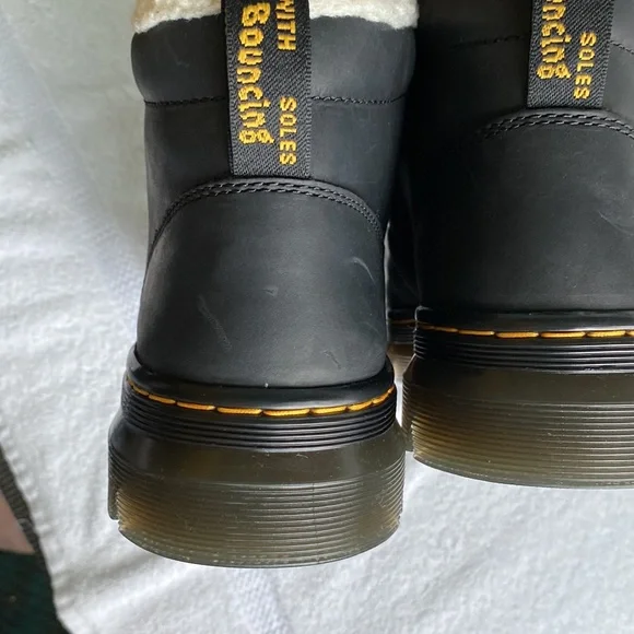 DR MARTENS WOMEN BLACK LACE UP ANKLE BOOT SUPER CUTE SIZE 9 - Picture 6 of 8